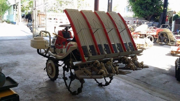 รถปลูกข้าวนั่งขับ MITSUBISHI  รุ่น MPR4H เก่าญี่ปุ่น  ดำนา 4 แถว พร้อมกล่องหยอดปุ๋ยน้ำด้านข้าง สภาพสวย