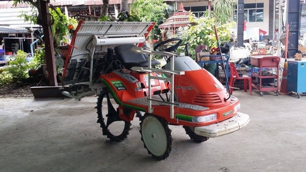รถปลูกข้าวนั่งขับ HINOMOTO รุ่น HP-A45  ดำนา 4 แถว  พร้อมกล่องหยอดปุ๋ยด้านท้าย  เก่าญี่ปุ่น สภาพสวย