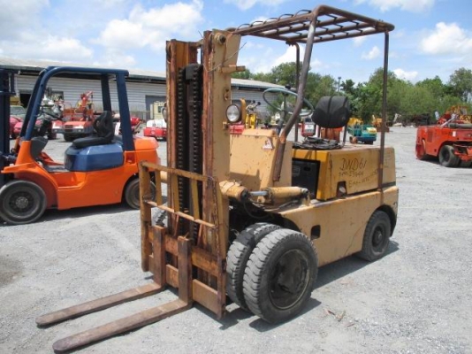 ขายรถฟอร์คลิฟ KOMATSU FG25 รุ่น 6 เสายกสูง 2.5.ม เกียร์ธรรมดา