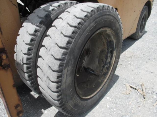 ขายรถฟอร์คลิฟ KOMATSU FG25 รุ่น 6 เสายกสูง 2.5.ม เกียร์ธรรมดา