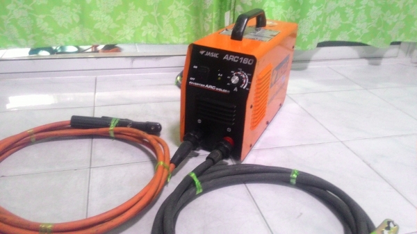 เครื่องเชื่อมไฟฟ้าอินเวอร์เตอร์  jasic ขนาด 160 แอมป์ สภาพดีพร้อมใช้งานครับ
