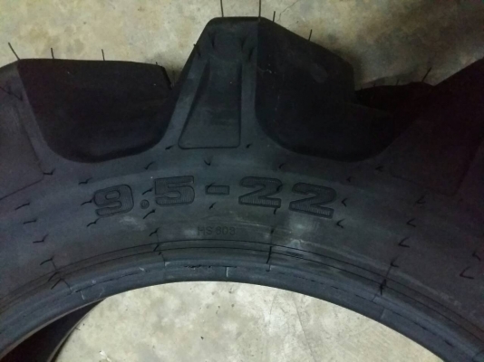 ยางรถไถใหม่  ขอบ  9.5-22  มีบริการจัดส่งใด้ทุกจังหวัดครับ