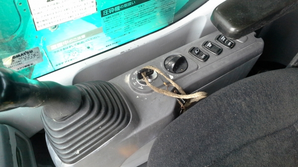 ขายรถแบคโฮ    KOMATSU  PC  138 US-2EO    เก่านอกรถพร้อมใช้งาน ปั้นนิ้ว คอลโทรสั้น ปั้นแรง  เครื่องดี เองแน่น แทรกสวยเต็ม มีไปพ์ปิ้ง  มีเอกสารแจ้งจำหนว่ยพร้อมราคาไม่แพงค่ะ