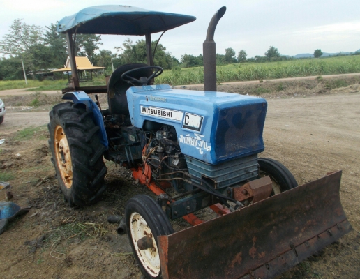 มิสซูบิชิ 25 แรงเครื่องกีเกียร์ดีทุกเกียร์ ยางใหม่ 4 เส้น มีใบดันหน้าพร้อมผาน 5 หนึ่งพวง