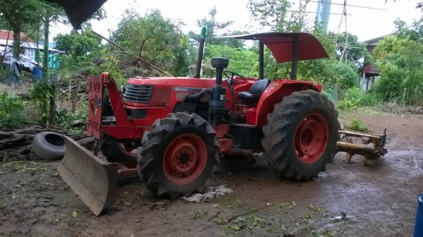 ขายรถไถ KUBOTA M9000 ปี 51 เอกสารเล่มทะเบียนครบ ยางหน้าใหม่ อุปกรณ์มีผานดันหน้า ผาน 6 และผาน 4 ราคาคุยกันได้ครับ