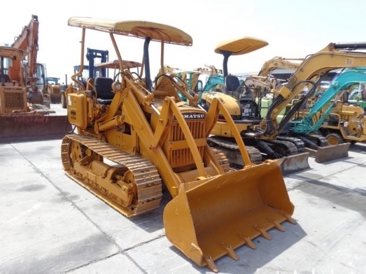 รถตักkomutsu d20s3 สภาพดีพร้อมใช้ เพิ่งเข้าจากญี่ปุ่น ราคาไม่แพงครับ