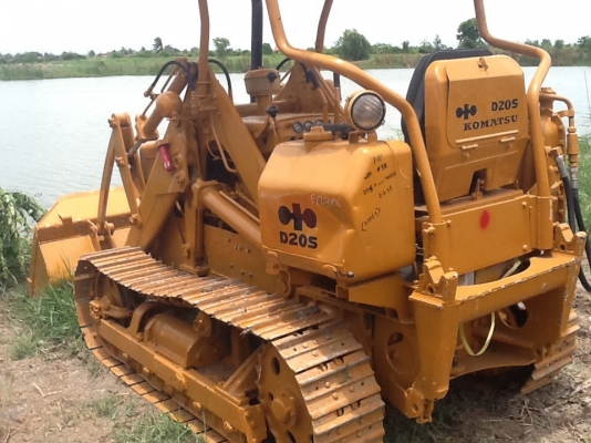 รถตักkomutsu d20s3 สภาพดีพร้อมใช้ เพิ่งเข้าจากญี่ปุ่น ราคาไม่แพงครับ