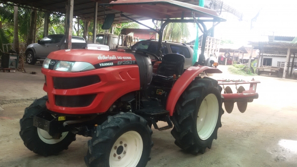 ขายครับรถไถยันม้า39แรงสองเพลา ตัวใหม่ล้าสุดยังไม่ได้ล้างพร้อมทะเบียน ราคา295000บาท  รถสวยมากเดิมๆ ยังไม่ได้ล้างมีผาน6ทีเอ็มชีหนึ่งอันอยู่ วังบัว อ คลองขลุง จ กำแพงเพชรสนใจโทร 0813655997 อำพรพาเจริญราคาคุยกันได้อีกนะครัย