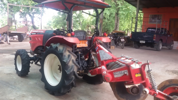 ขายครับรถไถยันม้า39แรงสองเพลา ตัวใหม่ล้าสุดยังไม่ได้ล้างพร้อมทะเบียน ราคา295000บาท  รถสวยมากเดิมๆ ยังไม่ได้ล้างมีผาน6ทีเอ็มชีหนึ่งอันอยู่ วังบัว อ คลองขลุง จ กำแพงเพชรสนใจโทร 0813655997 อำพรพาเจริญราคาคุยกันได้อีกนะครัย