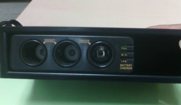 กล่อง 1ดิน พร้อม Socket จุดบุหรี่ในรถ 3 ช่อง มีไฟโชว์สถานะการทำงาน ของเก่า Japan สภาพดี ใช้งานปกติ