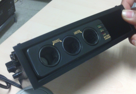 กล่อง 1ดิน พร้อม Socket จุดบุหรี่ในรถ 3 ช่อง มีไฟโชว์สถานะการทำงาน ของเก่า Japan สภาพดี ใช้งานปกติ กล่อง 1ดิน พร้อม Socket จุดบุหรี่ในรถ 3 ช่อง มีไฟโชว์สถานะการทำงาน ของเก่า Japan สภาพดี ใช้งานปกติ