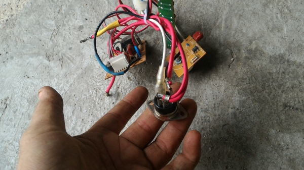 วงจรหรี่ไฟฟ้าขนาดใช้กับเครื่องใช้ถึง 4500 W. เอาไปใช้งานควบคุมความร้อนฮีตเตอร์ หรือความเร็วมอเตอร์ได้