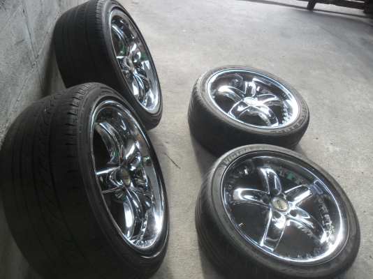 ล้อแม็ก 18นิ้ว 5รู114 พร้อมยาง สวยๆ 4 ล้อ ราคา 8800 บาท