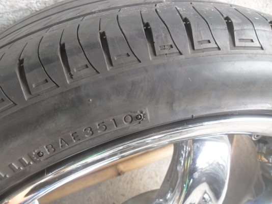 ล้อแม็ก 18นิ้ว 5รู114 พร้อมยาง สวยๆ 4 ล้อ ราคา 8800 บาท