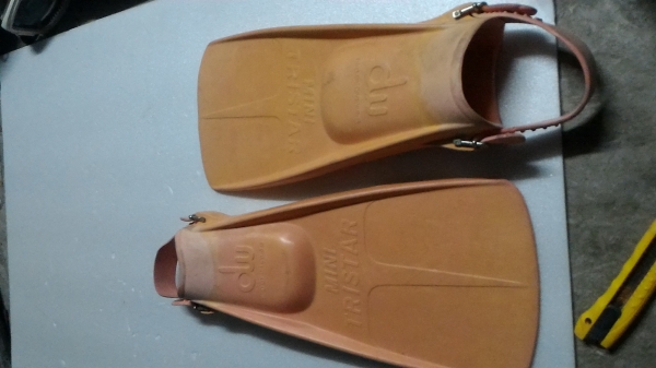 ตีนกบว่ายน้ำ DIVEWAYS ช่วยให้การว่ายน้ำง่ายและเบาแรงขึ้นเยอะ ใช้ได้กับทุกขนาดเท้าปรับได้