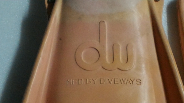 ตีนกบว่ายน้ำ DIVEWAYS ช่วยให้การว่ายน้ำง่ายและเบาแรงขึ้นเยอะ ใช้ได้กับทุกขนาดเท้าปรับได้