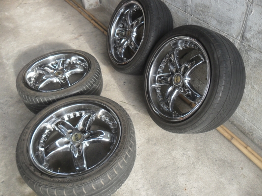 ล้อแม็ก 18นิ้ว 5รู114 พร้อมยาง สวยๆ 4 ล้อ ราคา 8800 บาท