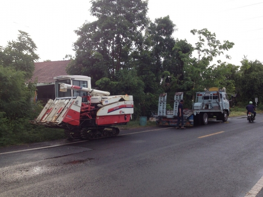 ขายรถเกี่ยวข้าว yanmar แทรคใหม่2เส้น พร้อมใช้งาน ขายรถเกี่ยวข้าว yanmar แทรคใหม่2เส้น พร้อมใช้งาน