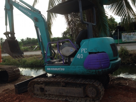 ฝากขายค่ะ รถขุดเล็กเก่าในแต่สภาพดีมาก Komatsu PC30-7 แทรคเหล็ก สภาพพร้อมใช้งานค่ะ