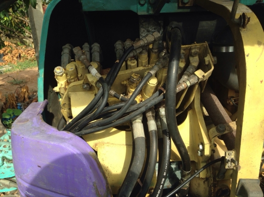 ฝากขายค่ะ รถขุดเล็กเก่าในแต่สภาพดีมาก Komatsu PC30-7 แทรคเหล็ก สภาพพร้อมใช้งานค่ะ