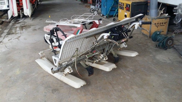 รถดำนาเดินตาม  MITSUBISHI  รุ่น MP460 (1)  เก่าญี่ปุ่น  ดำนา 4 แถว  ขนาดกระทัดรัด สภาพสวย  เครื่องยนต์ติดง่าย