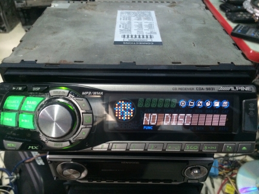 Alpine CDA-9831 รุ่นใหญ่ MP3 CD FMคลื่นไทย หน้าจดสไลด์ไฟฟ้า ปรีเอ้า3ชุด ปรับระดับหน้าจอได้4ระดับ เปลี่ยนไฟปุ่มได้4สี คุมกล่องCD มือ2