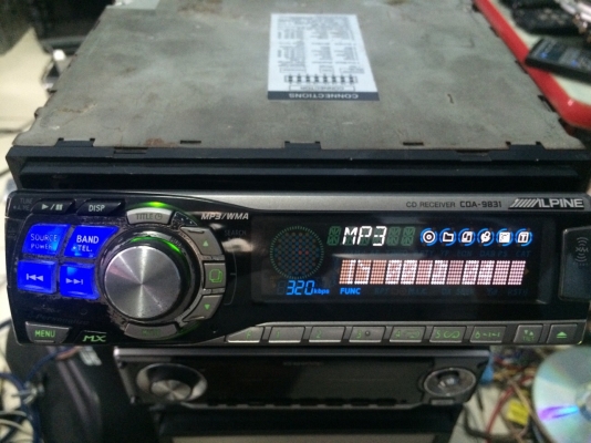 Alpine CDA-9831 รุ่นใหญ่ MP3 CD FMคลื่นไทย หน้าจดสไลด์ไฟฟ้า ปรีเอ้า3ชุด ปรับระดับหน้าจอได้4ระดับ เปลี่ยนไฟปุ่มได้4สี คุมกล่องCD มือ2