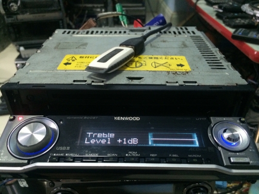 Kenwood U717 24Bit 5V USB MP3 CD หน้าจอสไลด์ไฟฟ้า ปรับระดับได้3ระดับ กราฟฟิกหน้าจอ โปรเซเซอร์ในตัว ปรีเอ้า2ชุด ฤีป 1ชุด คุมกล่องCD มือ2 ญี่ปุ่น