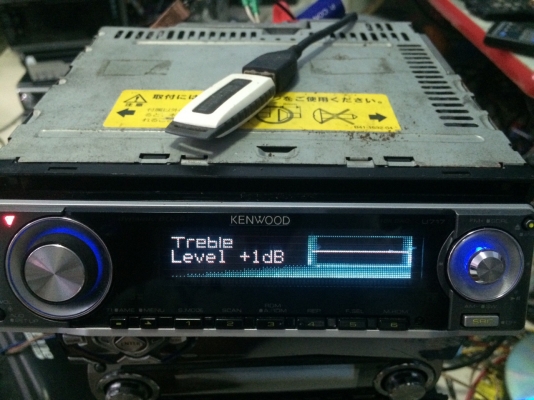 Kenwood U717 24Bit 5V USB MP3 CD หน้าจอสไลด์ไฟฟ้า ปรับระดับได้3ระดับ กราฟฟิกหน้าจอ โปรเซเซอร์ในตัว ปรีเอ้า2ชุด ฤีป 1ชุด คุมกล่องCD มือ2 ญี่ปุ่น