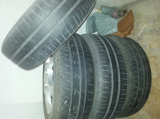 ขายล้อแม็กพร้อมยาง 4ล้อ ฮอนด้าแอคคอร์ด รุ่นงูเห่า ขาย 3000 บาท