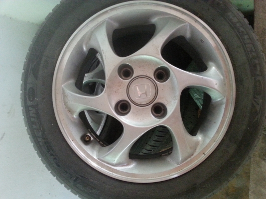 ขายล้อแม็กพร้อมยาง 4ล้อ ฮอนด้าแอคคอร์ด รุ่นงูเห่า ขาย 3000 บาท