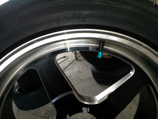 แม๊กซ์ติดยางขอบ 22"285/45R22 แม๊กซ์ติดยางขอบ 22"285/45R22