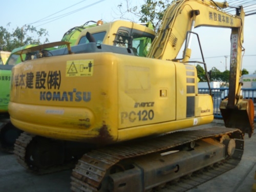 รถขุด Komatsu PC120-6 รถเก่านอก นำเข้าจากญี่ปุ่น มีให้เลือกหลายคัน พร้อมใช้งาน ช่วงล่งแน่น เครื่องยนตร์พร้อม ระบบไฟฟ้าครบ ลุยงานได้เลย เอกสารครบ จัดไฟแนนท์ได้  เครื่องบยนตร์ Komatsu 6 สูบ ชม.การทำงาน 4500-6000 ชม.  สนใจติดต่อได้ที่ 091 695-6445