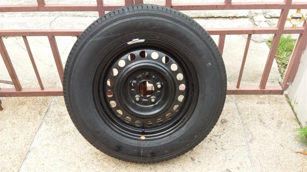 ขายล้อพร้อมยาง 215/70R16 ล้อยางใหม่เอี่ยม ถอดเพื่อติดแก๊สเก็บในบ้านอย่างดี ขายล้อพร้อมยาง 215/70R16 ล้อยางใหม่เอี่ยม ถอดเพื่อติดแก๊สเก็บในบ้านอย่างดี