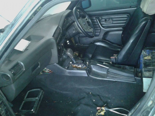 ขาย BMW  รถบ้าน   เครื่องJ1+LPG  ลงเล่มเรียบร้อย  ช่วงล่างดี