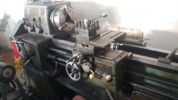 ขายเครื่องกลึง6ฟุตของยุโรป3เพลาเปิดคอม้าได้