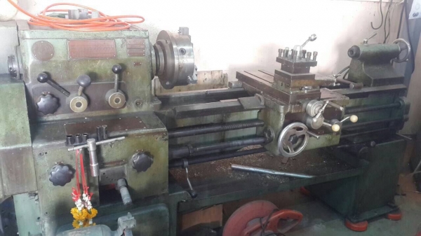 ขายเครื่องกลึง6ฟุตของยุโรป3เพลาเปิดคอม้าได้