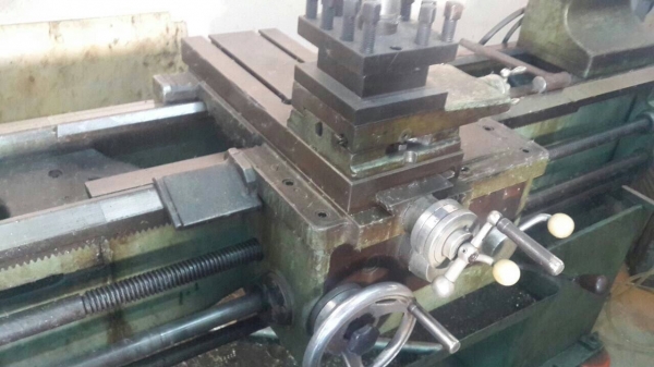 ขายเครื่องกลึง6ฟุตของยุโรป3เพลาเปิดคอม้าได้