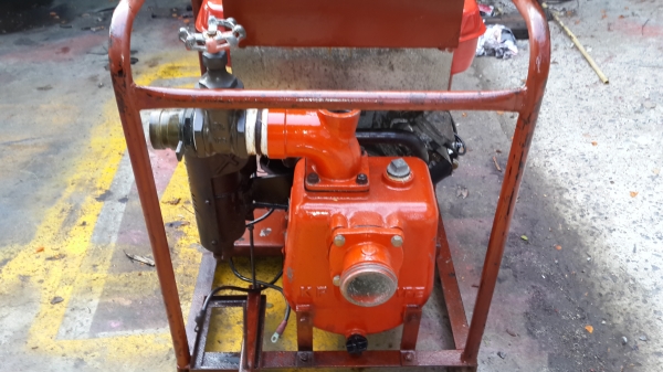 เครื่อง 2 สูบ 18 แรง ปั้มน้ำ 3 x 3 นิ้ว ตัวปั้มของ KATO รหัส O - 3 เครื่อง 2 สูบ 18 แรง ปั้มน้ำ 3 x 3 นิ้ว ตัวปั้มของ KATO รหัส O - 3