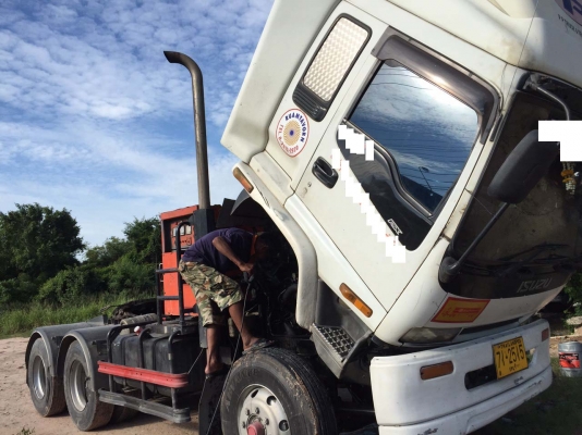 รายละเอียด..หัวลากมือสอง/Isuzu Deca 320 แรง ปี 50 เปลี่ยนหัวนอก/ยางอ่อน4เส้น  (รถวิ่งงานอยู่).