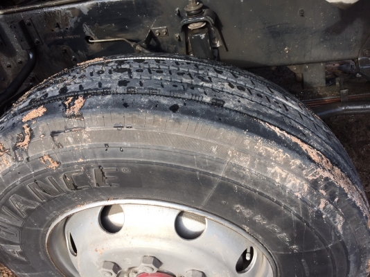 รายละเอียด..หัวลากมือสอง/Isuzu Deca 320 แรง ปี 50 เปลี่ยนหัวนอก/ยางอ่อน4เส้น  (รถวิ่งงานอยู่).