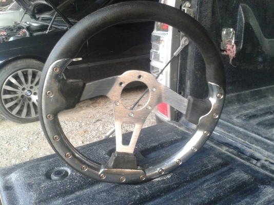 พวงมาลัย สภาพดี สวย ราคาถูก พร้อมใช้งาน สนใจติดต่อได้ครับ