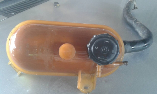 หม้อพักน้ำBmw E30 สภาพดี สวย ราคาถูก พร้อมใช้งาน สนใจติดต่อได้ครับ