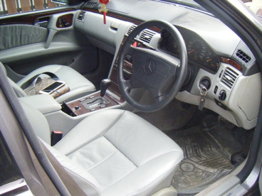 benz w210ตากลม 1997มือแรก ทำป.1ตลอดหมดปี59 ไม่เคยชน ไม่ติดก๊าซ ภายในสภาพดี ไมล์150000กม.