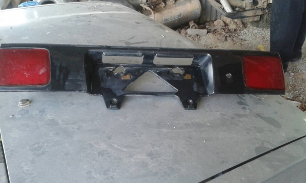 ไฟท้ายฝากระโปรงท้ายรถนิสันซาลูน B13