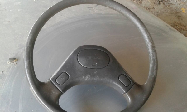 พวงมาลัยรถนิสัน