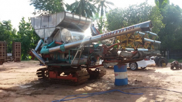 ขาย ((320,000)) รถเกี่ยว วิชาญการช่าง อุ้ม1.8T. เครื่อง ฮีโน่ Jo8c 260 แรง ยกคอได้สูง ลุยโหล่มได้ดี น้ำหนักเบา