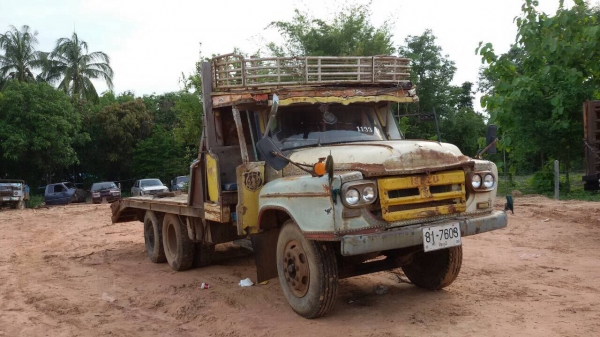 ขาย ((320,000)) รถเกี่ยว วิชาญการช่าง อุ้ม1.8T. เครื่อง ฮีโน่ Jo8c 260 แรง ยกคอได้สูง ลุยโหล่มได้ดี น้ำหนักเบา