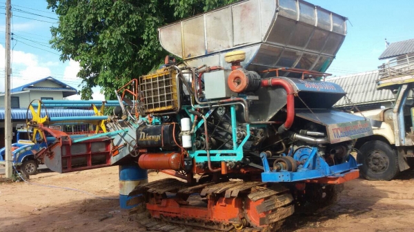 ขาย ((320,000)) รถเกี่ยว วิชาญการช่าง อุ้ม1.8T. เครื่อง ฮีโน่ Jo8c 260 แรง ยกคอได้สูง ลุยโหล่มได้ดี น้ำหนักเบา