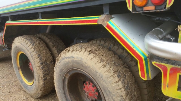 12 ล้อ อีซูซุ FXZ 23N 240แรงนางฟ้าแท้ แม่ลูก2เพาดั้ม  เล่มทะเบียนพร้อมโอน ราคา 980,000บ นะครับ แม่เดียว